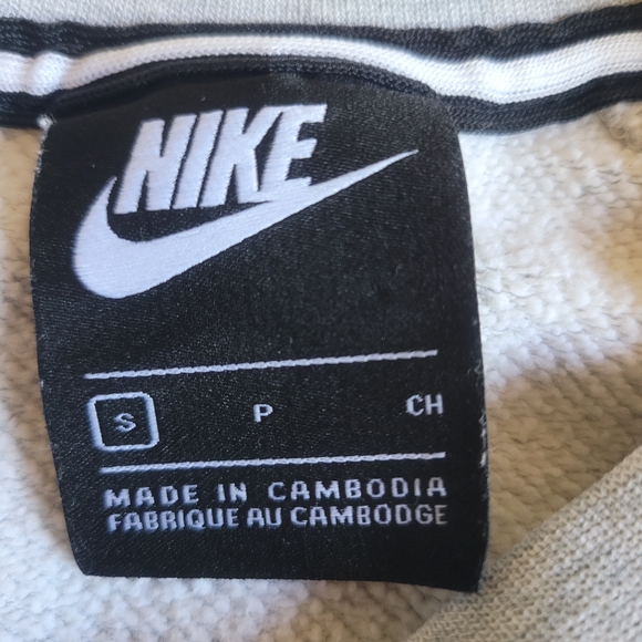 Nike Women's Gray Crewneck Sweater - Picture 9 of 11